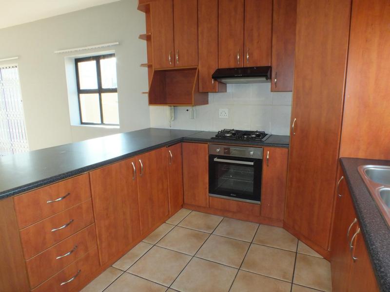 To Let 4 Bedroom Property for Rent in Van Riebeeckshof Western Cape